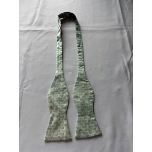 Vineyard Vines Bow‎ Tie Adjustable Silk Footprints Print Pre-Tied